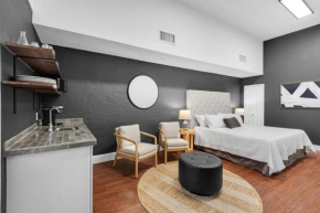 Cozy Downtown Studio - Sleeps 4 in the heart of Palafox Downtown